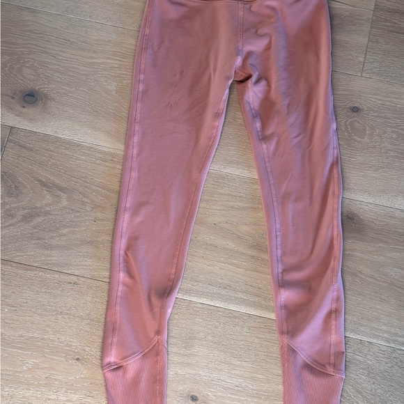 ALO Yoga peach leggings with ribbed top and bottom size small - Picture 1 of 4